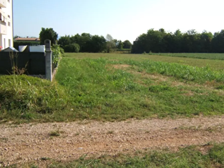 Immagine 4 di Terreno edificabile in vendita  in Via Leonardo da Vinci a Giavera Del Montello