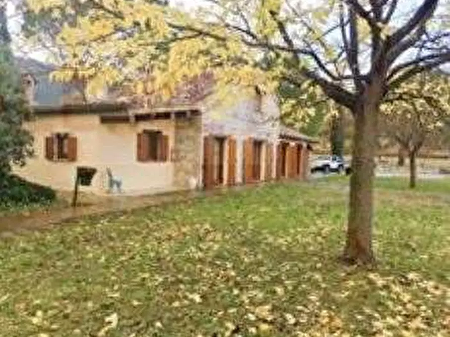 Immagine 12 di Stabile in vendita  in Loc. Pagino a Fermignano