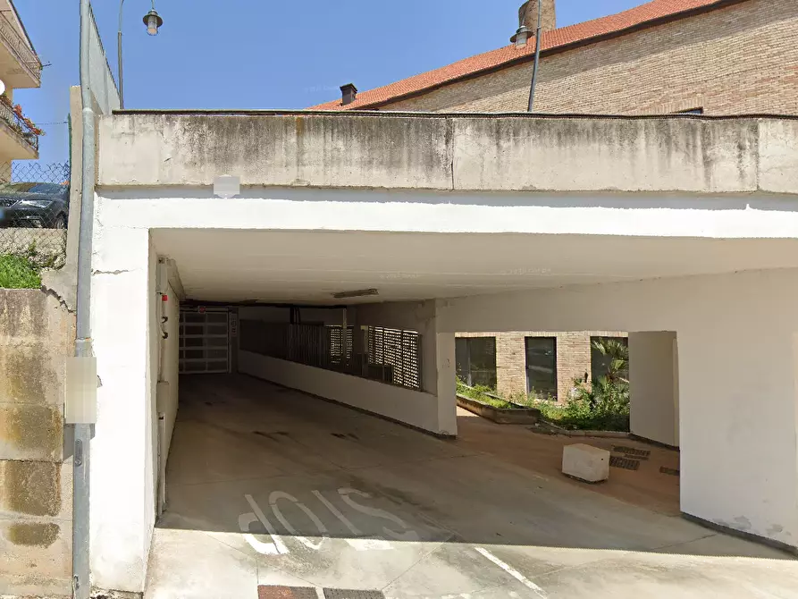 Immagine 3 di Posto auto in vendita  in via Gennari a Fermo