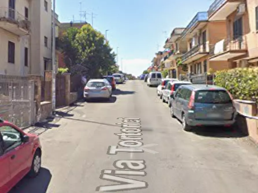 Immagine 9 di Appartamento in vendita  in Via Tortorici a Roma