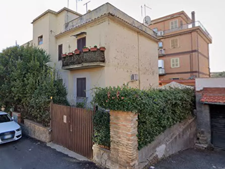 Immagine 1 di Appartamento in vendita  in Via Tortorici a Roma