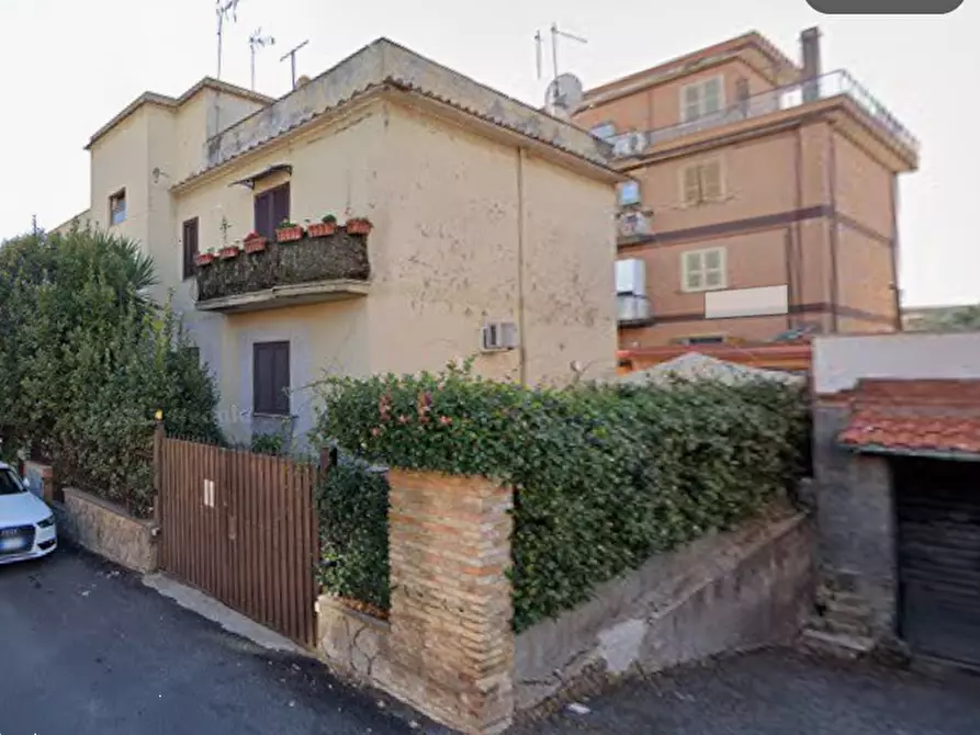 Immagine 8 di Appartamento in vendita  in Via Tortorici a Roma