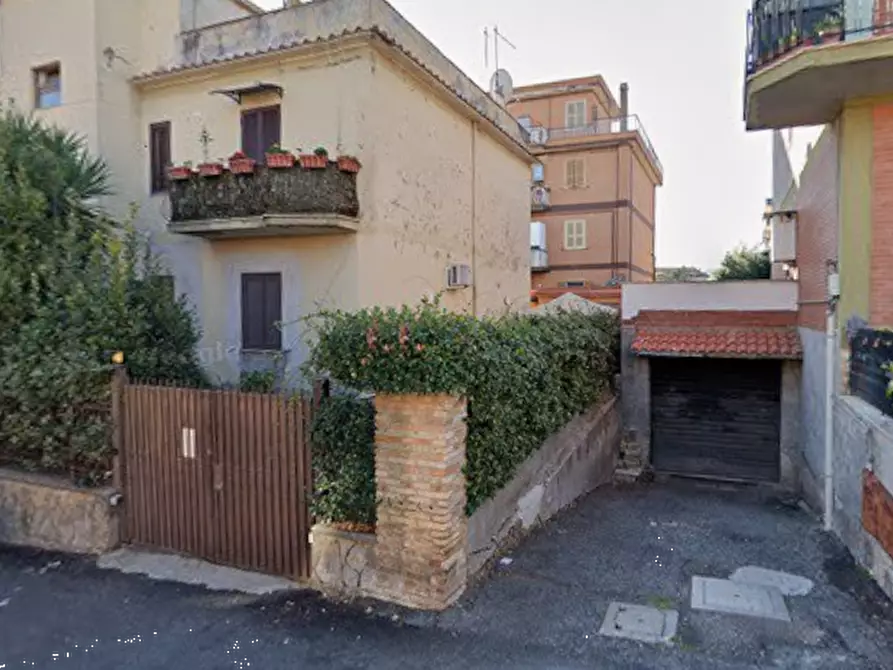 Immagine 2 di Appartamento in vendita  in Via Tortorici a Roma
