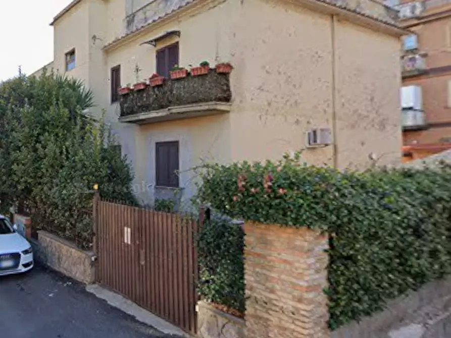 Immagine 3 di Appartamento in vendita  in Via Tortorici a Roma