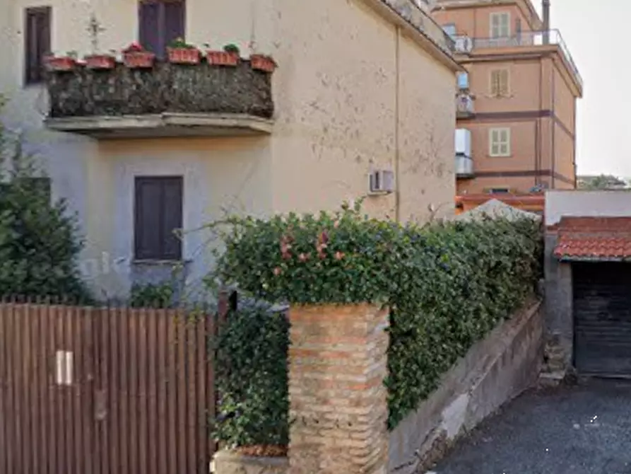 Immagine 4 di Appartamento in vendita  in Via Tortorici a Roma