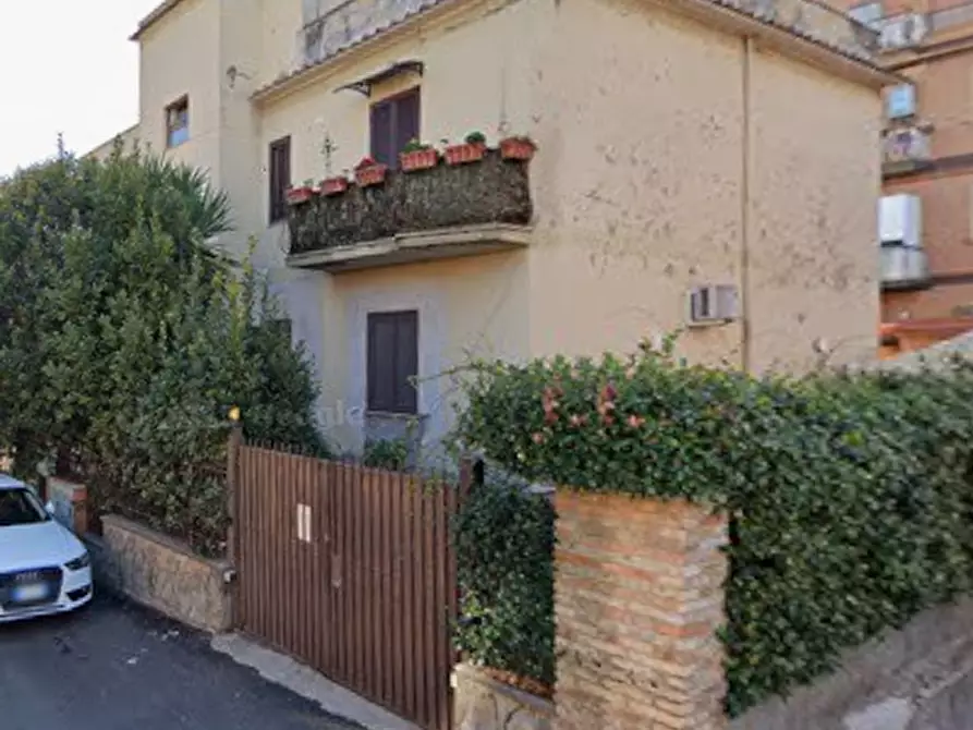 Immagine 5 di Appartamento in vendita  in Via Tortorici a Roma