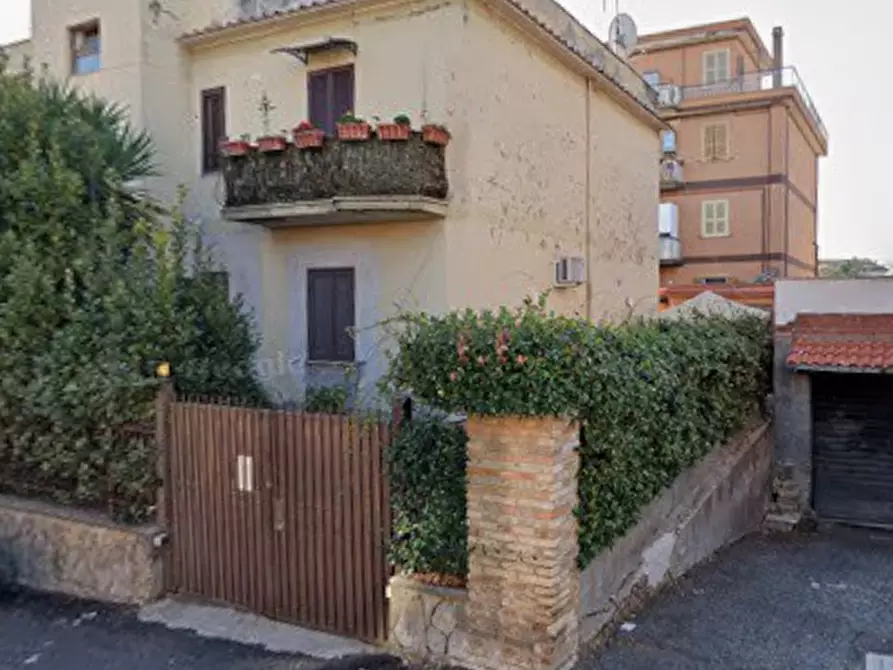 Immagine 18 di Appartamento in vendita  in Via Tortorici a Roma