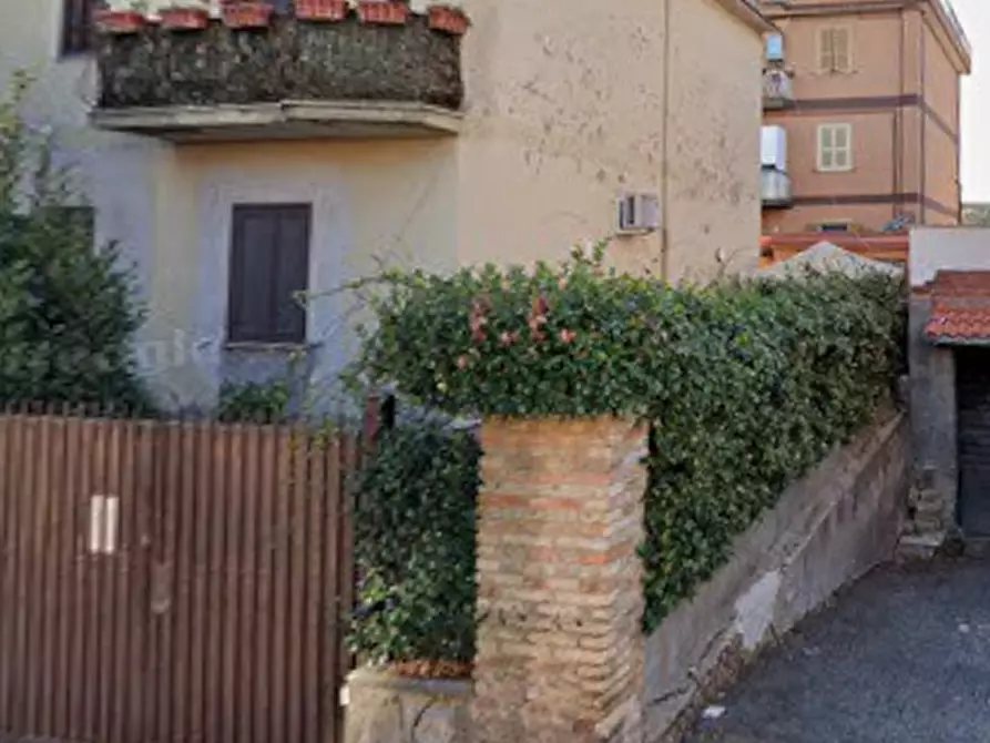 Immagine 14 di Appartamento in vendita  in Via Tortorici a Roma