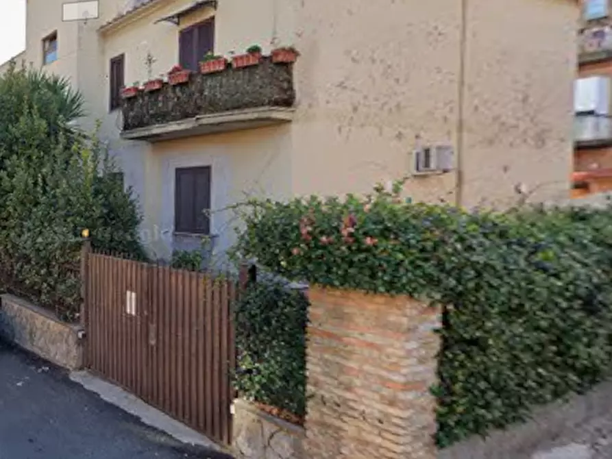 Immagine 10 di Appartamento in vendita  in Via Tortorici a Roma
