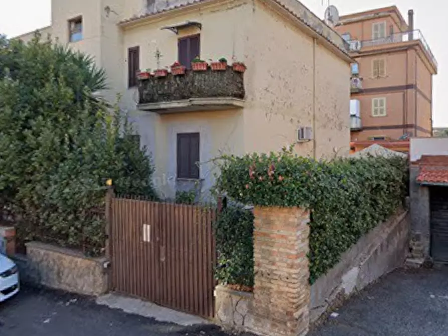 Immagine 12 di Appartamento in vendita  in Via Tortorici a Roma