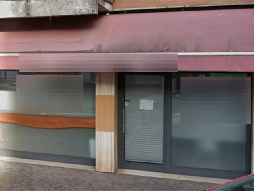 Immagine 5 di Negozio in vendita  in Via Francesco Fenzi a Conegliano