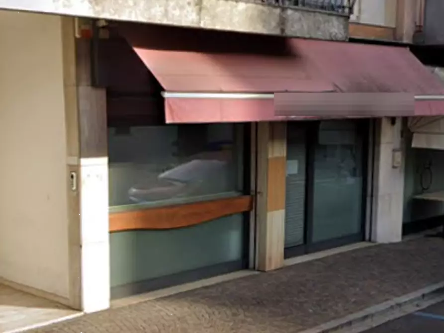 Immagine 6 di Negozio in vendita  in Via Francesco Fenzi a Conegliano