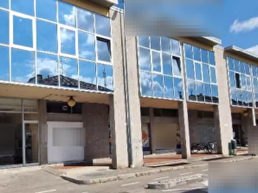 Immagine 2 di Negozio in vendita  in Via Garibaldi  a Canegrate