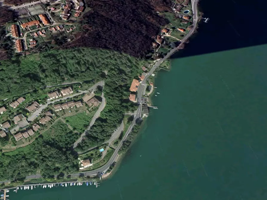 Immagine 5 di Appartamento in vendita  in Via Casamora a Porto Ceresio