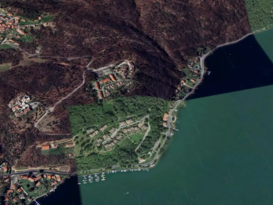 Immagine 6 di Appartamento in vendita  in Via Casamora a Porto Ceresio