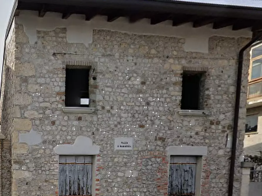 Immagine 2 di Magazzino in vendita  in  Piazza Regina Margherita a Spilimbergo