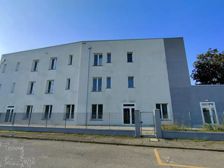 Immagine 3 di Stabile in vendita  in Via G. Garibaldi a Vigarano Mainarda