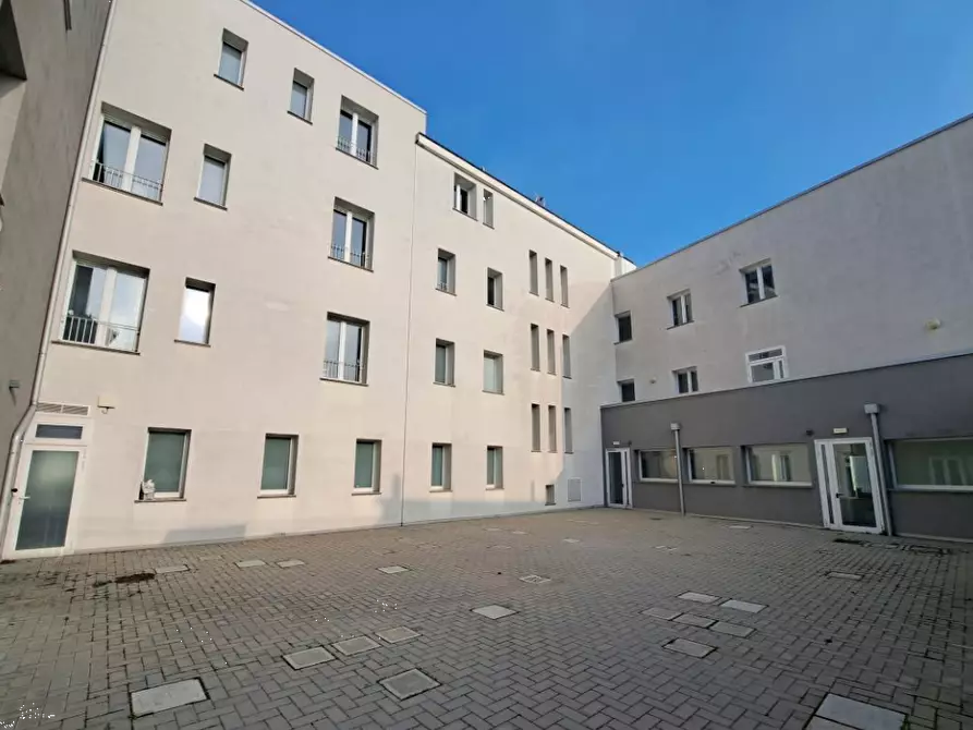 Immagine 7 di Stabile in vendita  in Via G. Garibaldi a Vigarano Mainarda