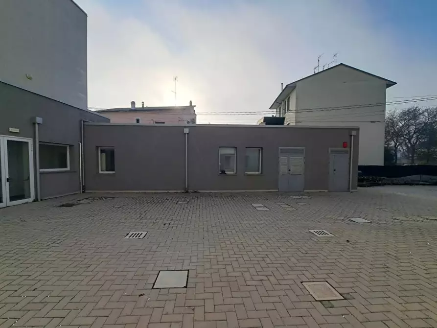 Immagine 8 di Stabile in vendita  in Via G. Garibaldi a Vigarano Mainarda