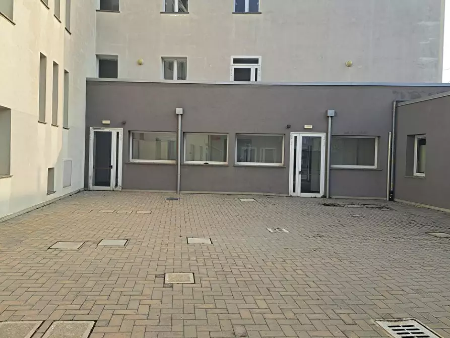 Immagine 9 di Stabile in vendita  in Via G. Garibaldi a Vigarano Mainarda