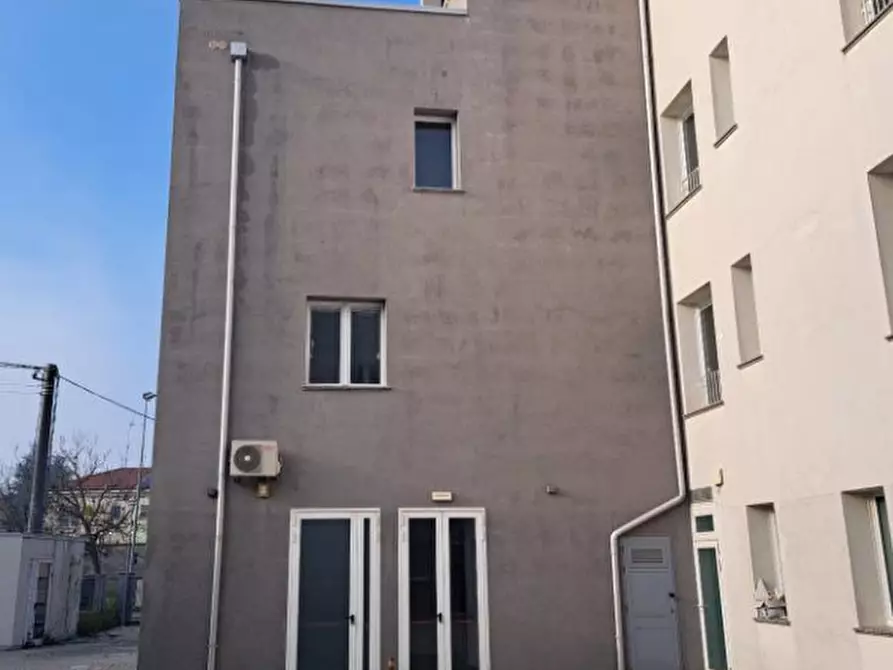 Immagine 10 di Stabile in vendita  in Via G. Garibaldi a Vigarano Mainarda