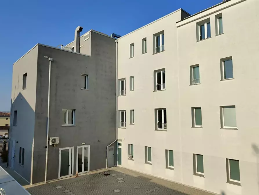 Immagine 11 di Stabile in vendita  in Via G. Garibaldi a Vigarano Mainarda
