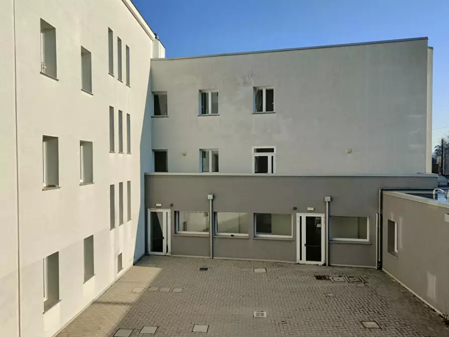Immagine 12 di Stabile in vendita  in Via G. Garibaldi a Vigarano Mainarda