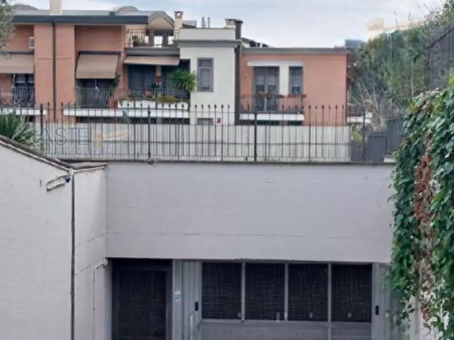 Immagine 4 di Posto auto in vendita  in Via Feronia a Roma