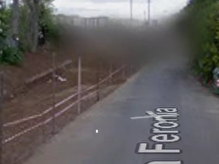 Immagine 5 di Posto auto in vendita  in Via Feronia a Roma
