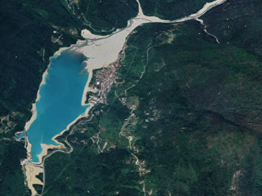 Immagine 16 di Stabile in vendita  in Via Piazzetta Cesare Battisti a Barcis