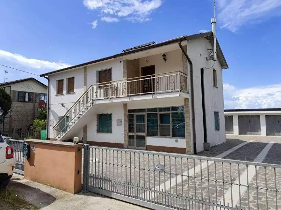 Immagine 1 di Porzione di villa in vendita  in Strada Bonaglia a Jolanda Di Savoia