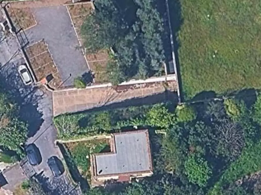 Immagine 11 di Posto auto in vendita  in Via Feronia a Roma