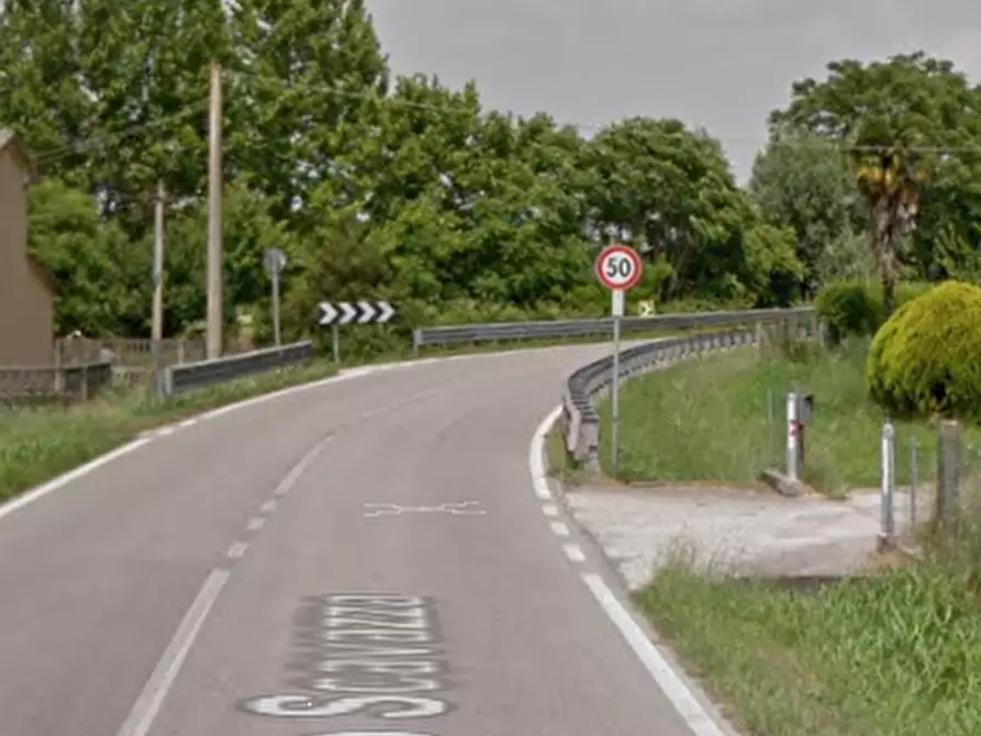 Immagine 3 di Negozio in vendita  in Via Orlando Scavazza a Giacciano Con Baruchella