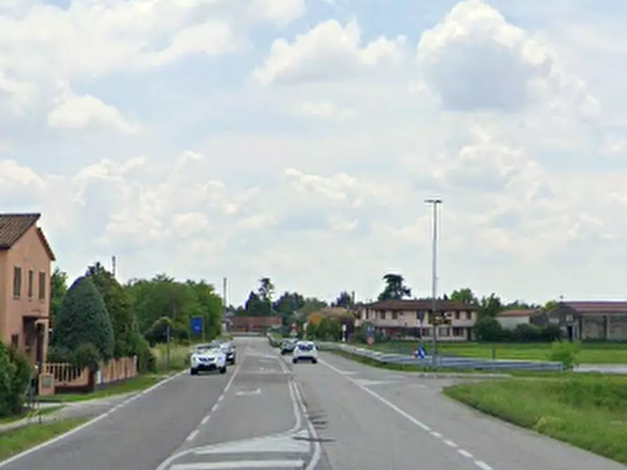 Immagine 4 di Negozio in vendita  in Via Orlando Scavazza a Giacciano Con Baruchella