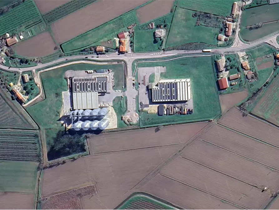 Immagine 5 di Negozio in vendita  in Via Orlando Scavazza a Giacciano Con Baruchella