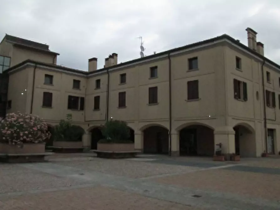 Immagine 1 di Negozio in vendita  in Piazza Cascina Giulia a Somaglia