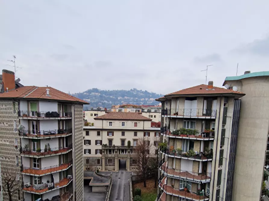 Immagine 3 di Appartamento in vendita  in Via Giuseppe Mazzini a Bergamo