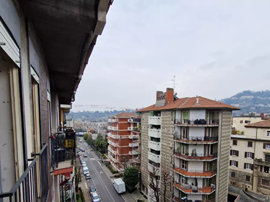Immagine 4 di Appartamento in vendita  in Via Giuseppe Mazzini a Bergamo