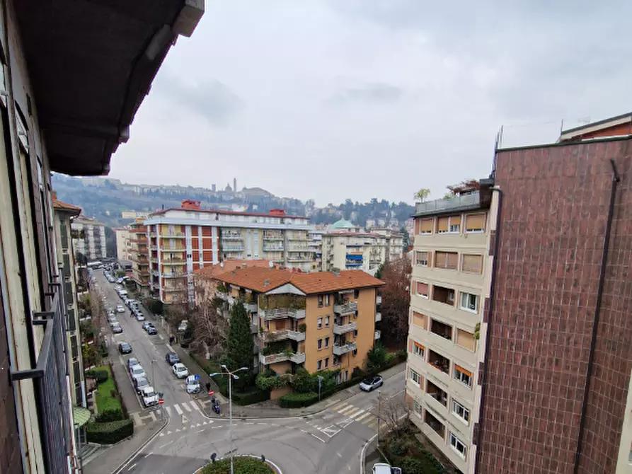 Immagine 5 di Appartamento in vendita  in Via Giuseppe Mazzini a Bergamo