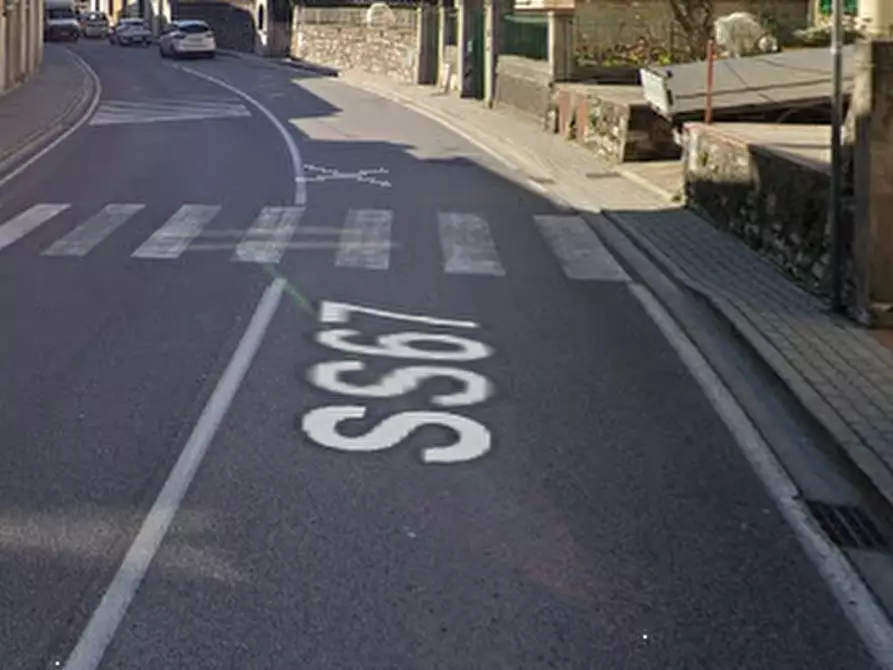 Immagine 11 di Negozio in vendita  in Via Aretina a Fiesole