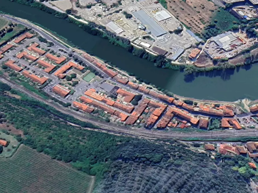 Immagine 15 di Negozio in vendita  in Via Aretina a Fiesole