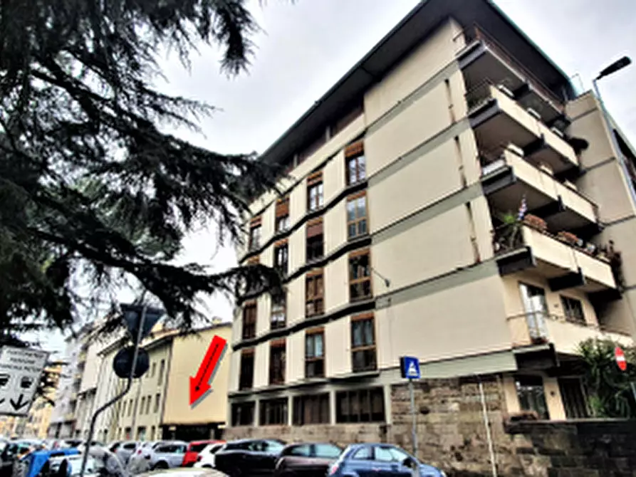 Immagine 1 di Garage in vendita  in Via dell'Orcagna a Firenze