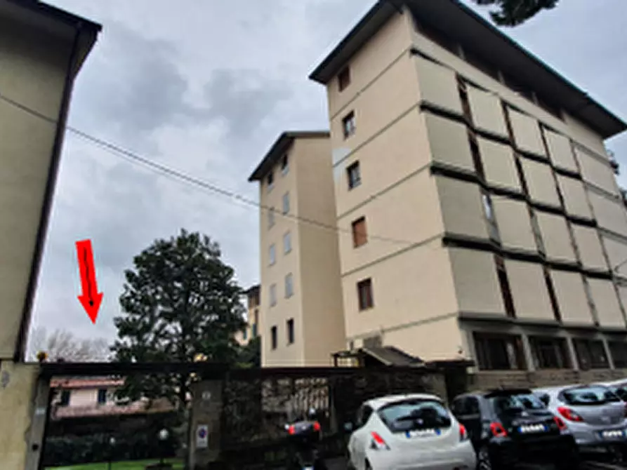 Immagine 2 di Garage in vendita  in Via dell'Orcagna a Firenze