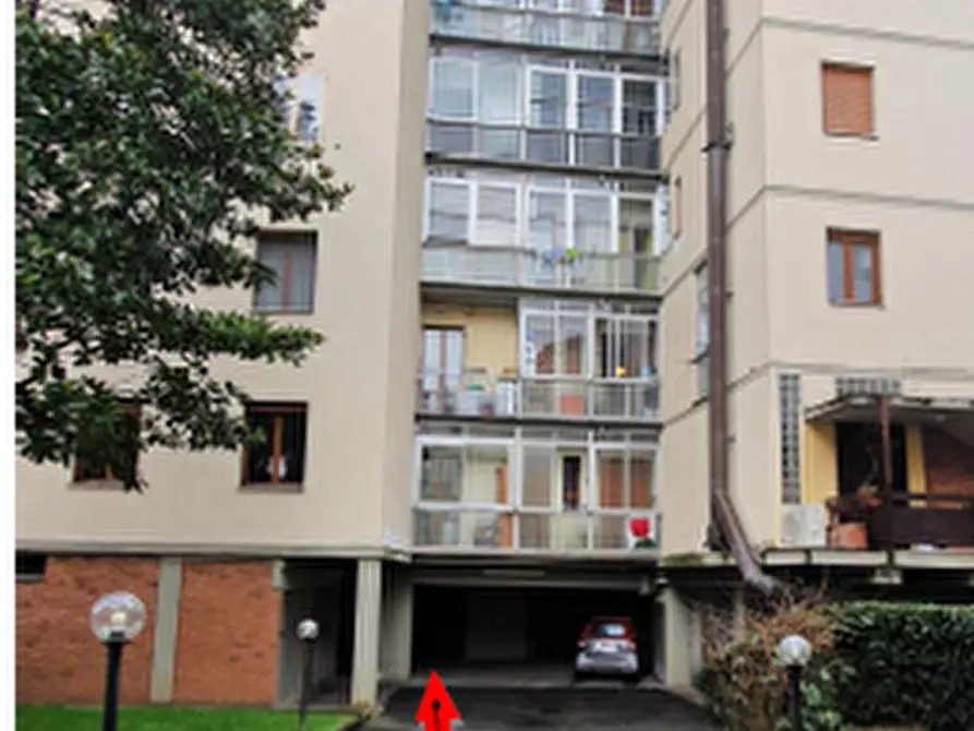 Immagine 4 di Garage in vendita  in Via dell'Orcagna a Firenze