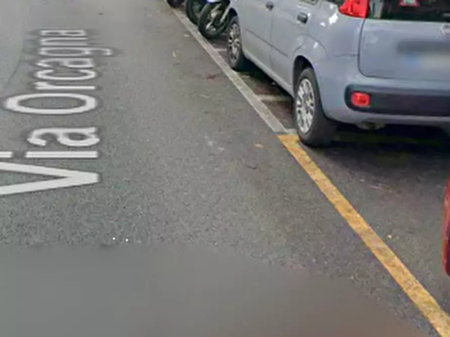 Immagine 5 di Garage in vendita  in Via dell'Orcagna a Firenze