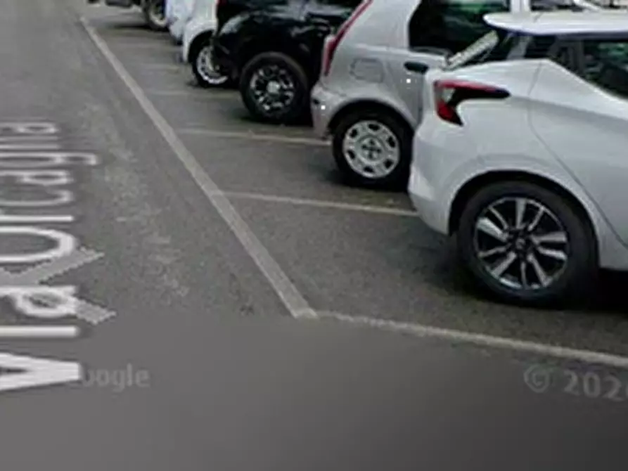 Immagine 7 di Garage in vendita  in Via dell'Orcagna a Firenze