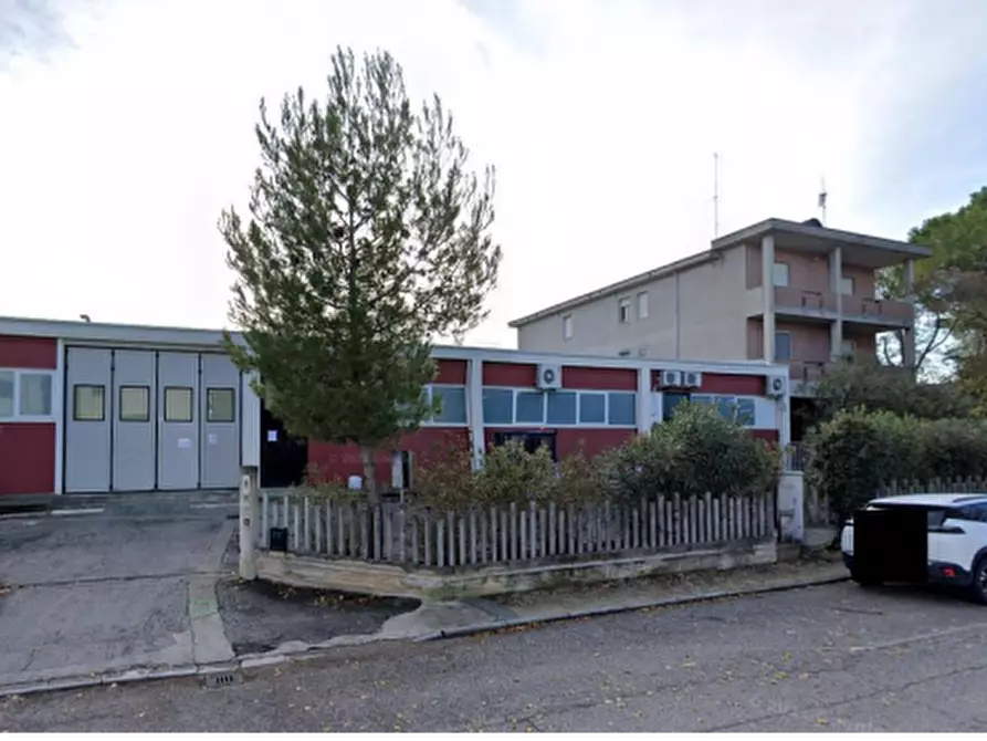 Immagine 2 di Magazzino in vendita  in Via Dolomiti a Montegranaro