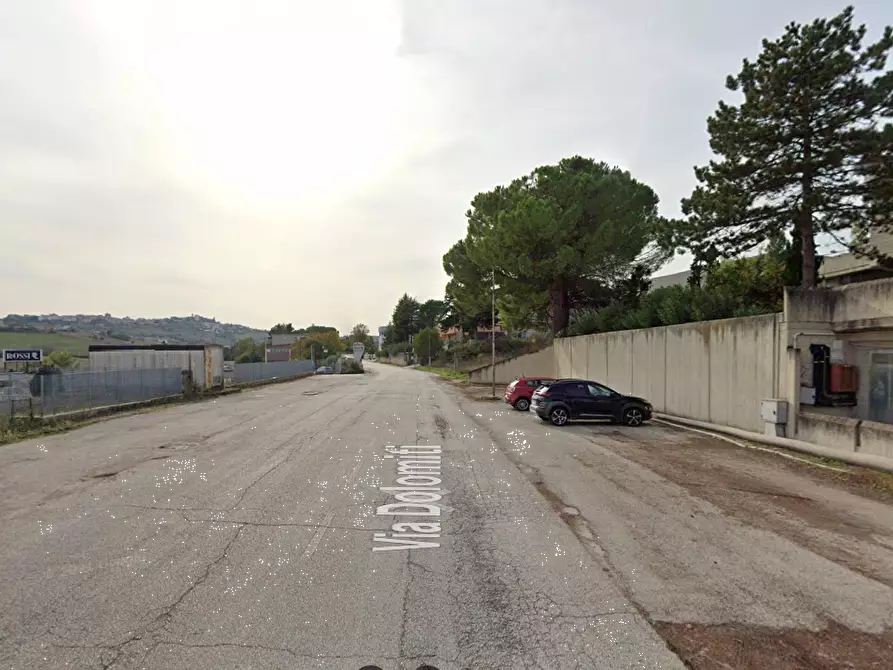 Immagine 15 di Magazzino in vendita  in Via Dolomiti a Montegranaro