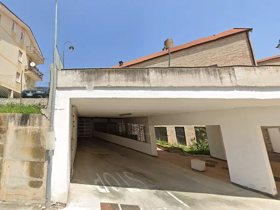 Immagine 5 di Posto auto in vendita  in via Gennari a Fermo