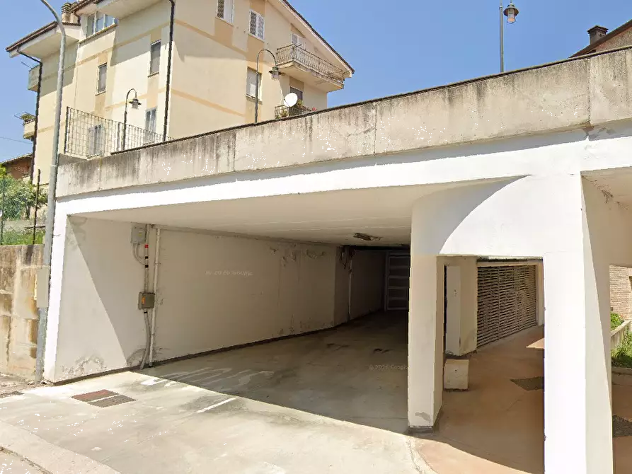 Immagine 6 di Posto auto in vendita  in via Gennari a Fermo